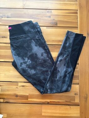 Mondetta Black Marble-Print Leggings with Pink Accent